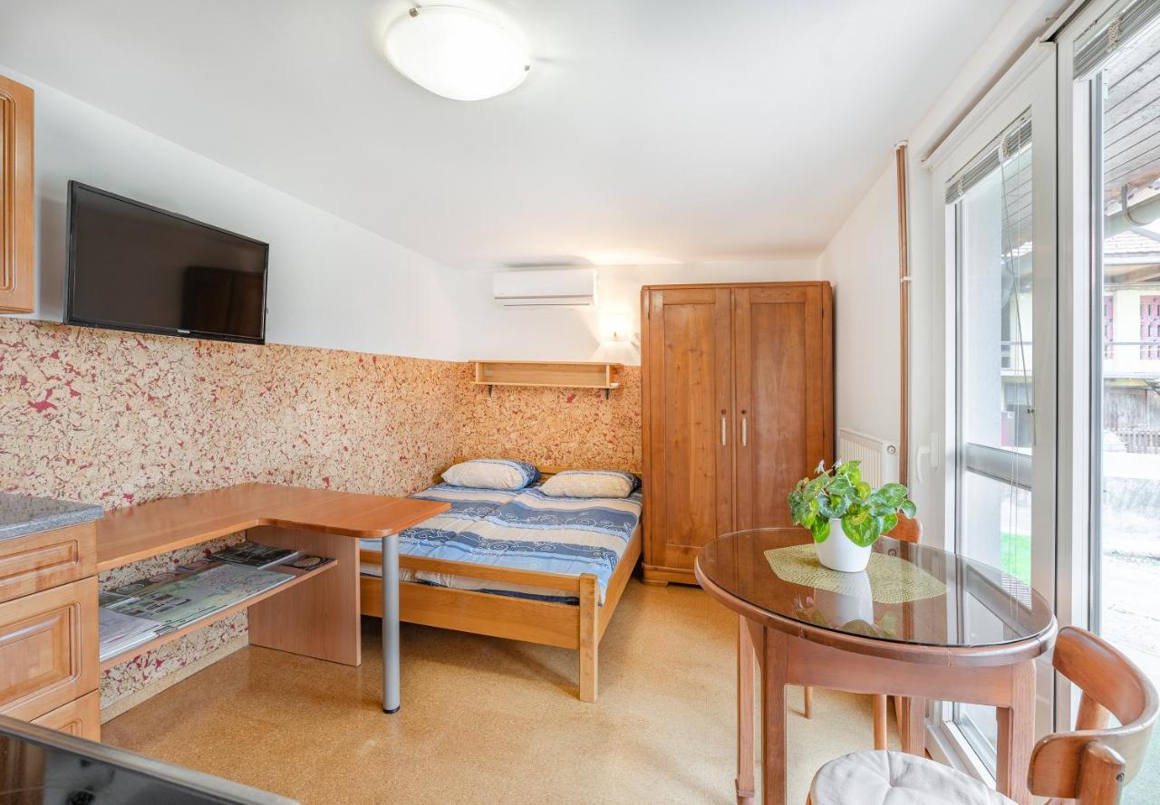 Fortun Estate - Apartmaji Ob Reki Kolpi Metlika Εξωτερικό φωτογραφία